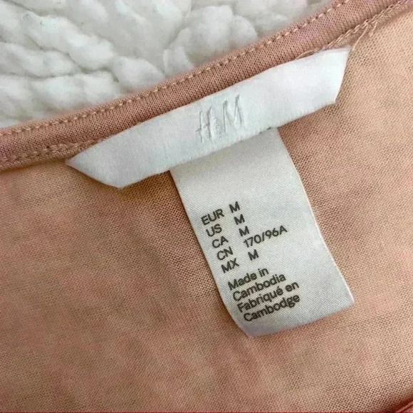H&M Blush Semi Shear Light Weight Crew Neck Cap Sleeve Sleeveless Top Size M - Picture 3 of 8